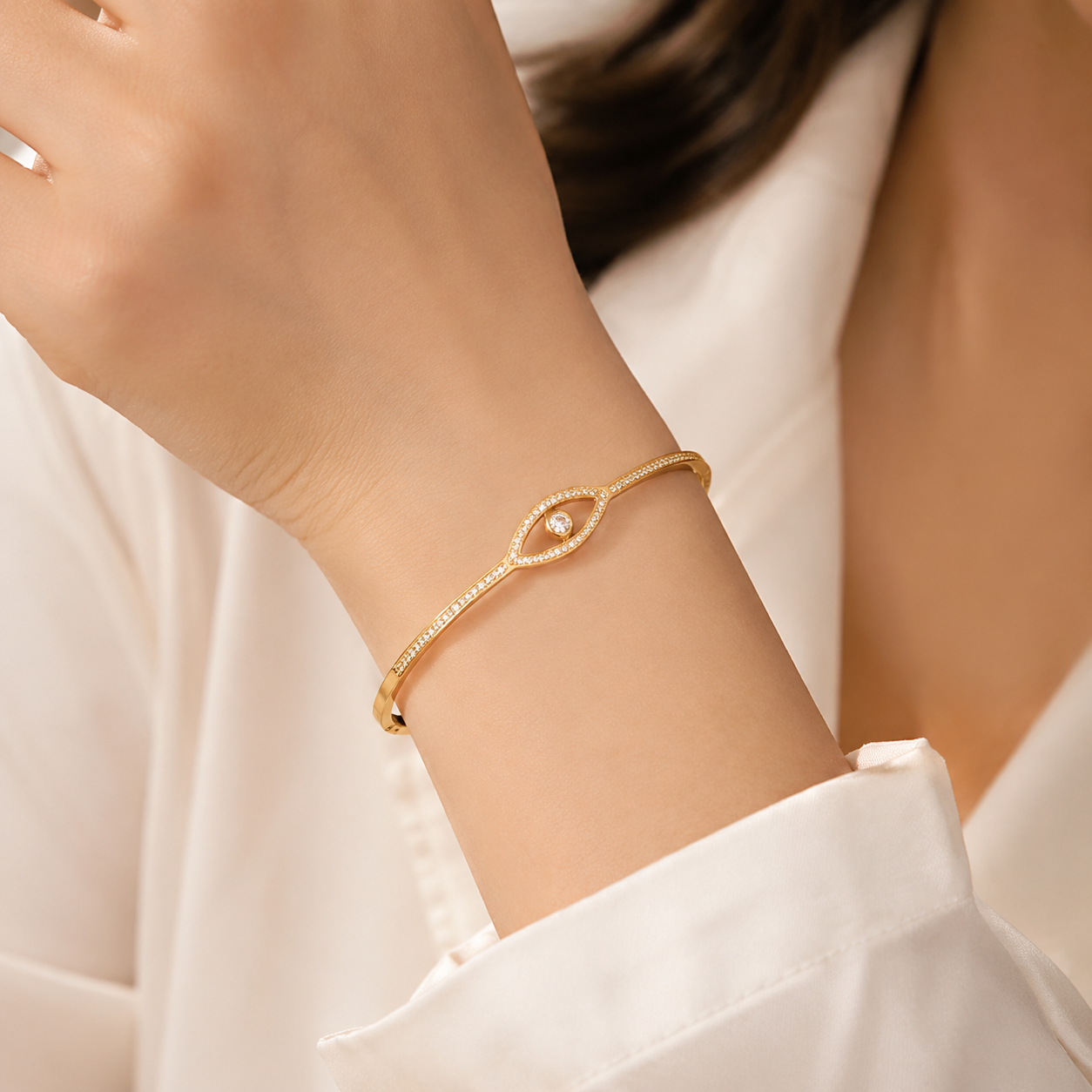 No Rust Stainless Steel Setting Zircon Eyes Bangle