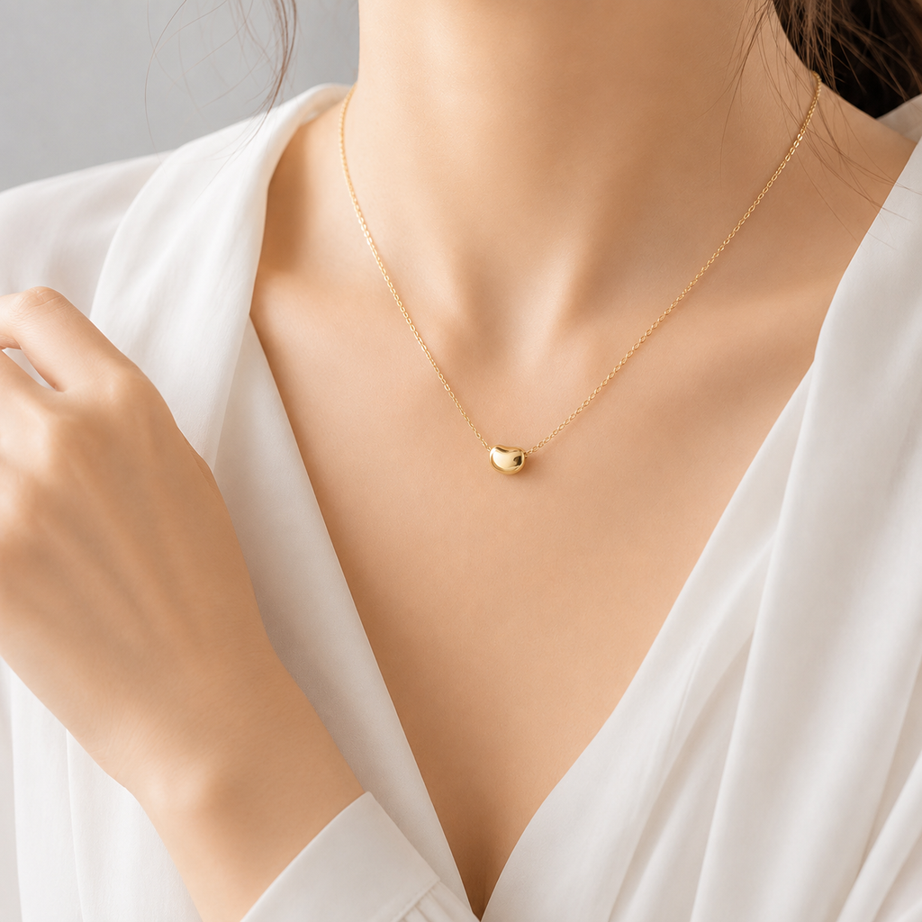 Women Wearing Stainless Steel Fashion Pendant Necklace Gold Layered